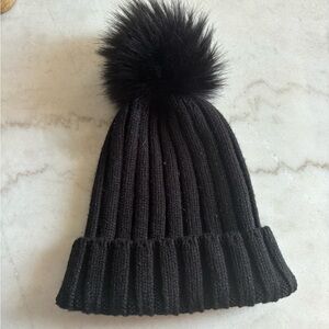 Aritzia Sunday best  Faux Fur Pom Cuffed Beanie